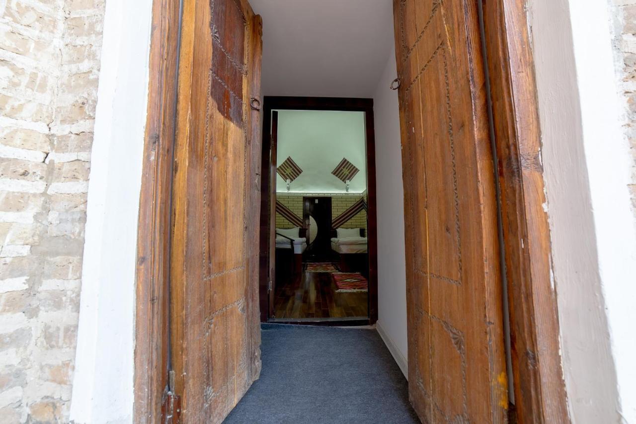 Feruzkhan Hotel - Madrassah Mohammed Rakhim Khan 1871 Хіва Екстер'єр фото